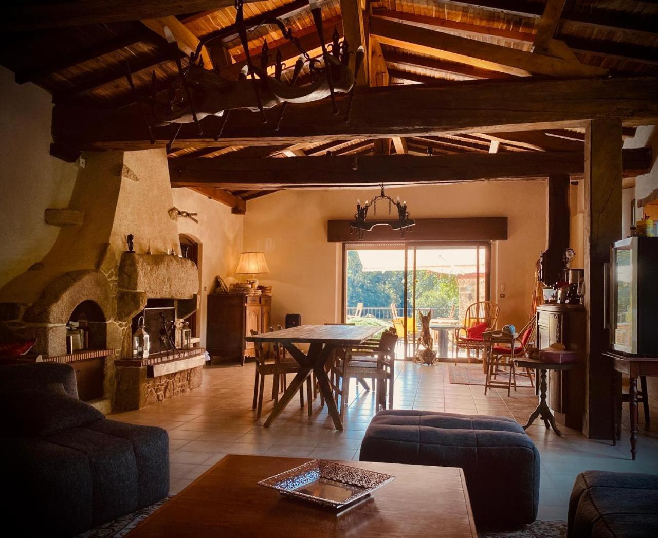Le Moulin Du Guy, Proche Du Puy Dufou Acomodação com café da manhã Chanverrie Exterior foto