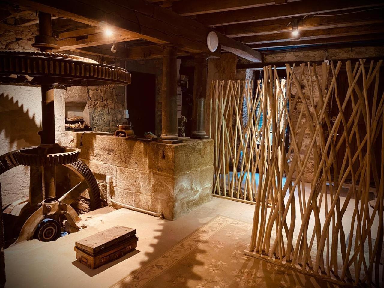 Le Moulin Du Guy, Proche Du Puy Dufou Acomodação com café da manhã Chanverrie Exterior foto