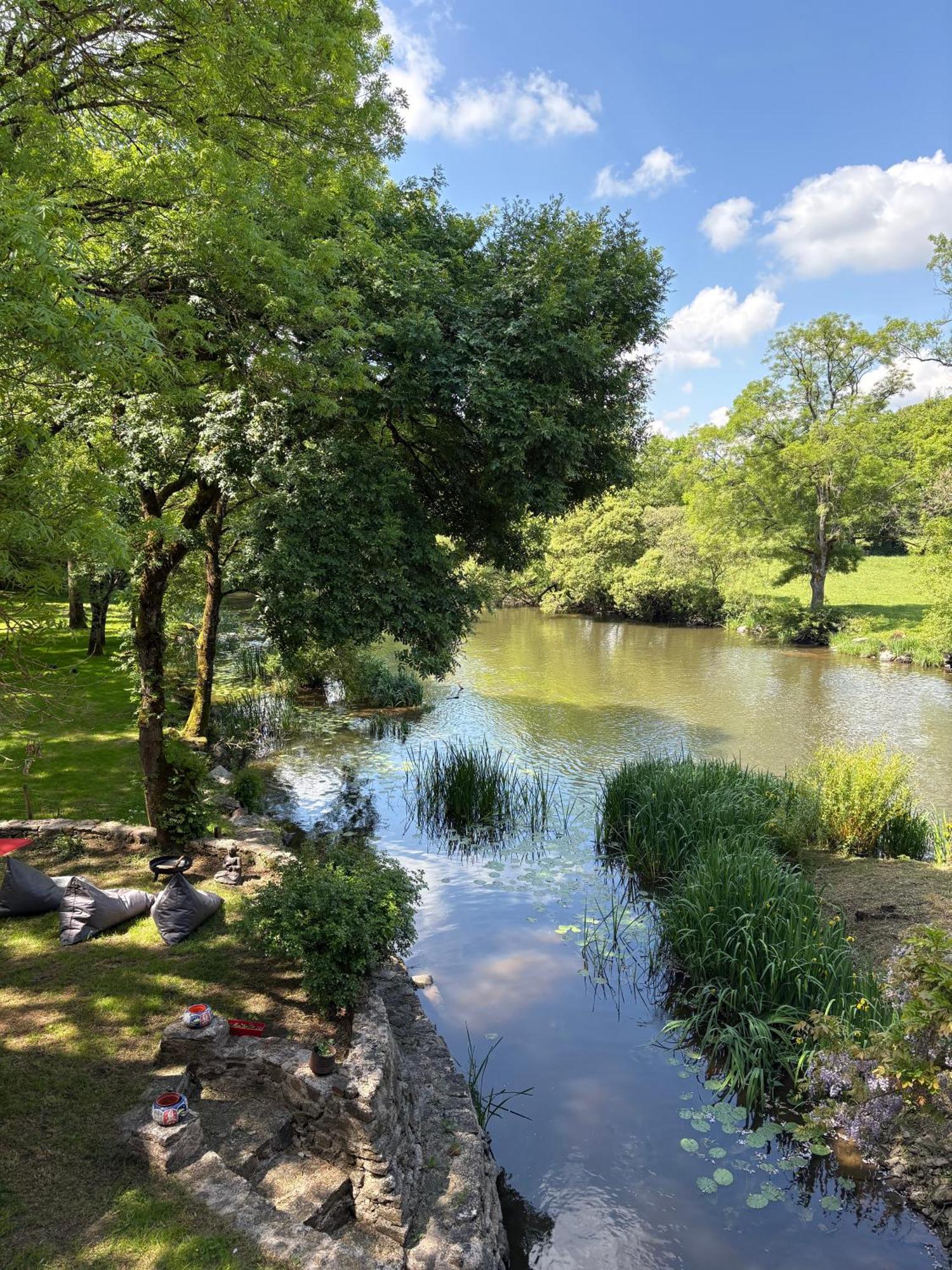 Le Moulin Du Guy, Proche Du Puy Dufou Acomodação com café da manhã Chanverrie Exterior foto