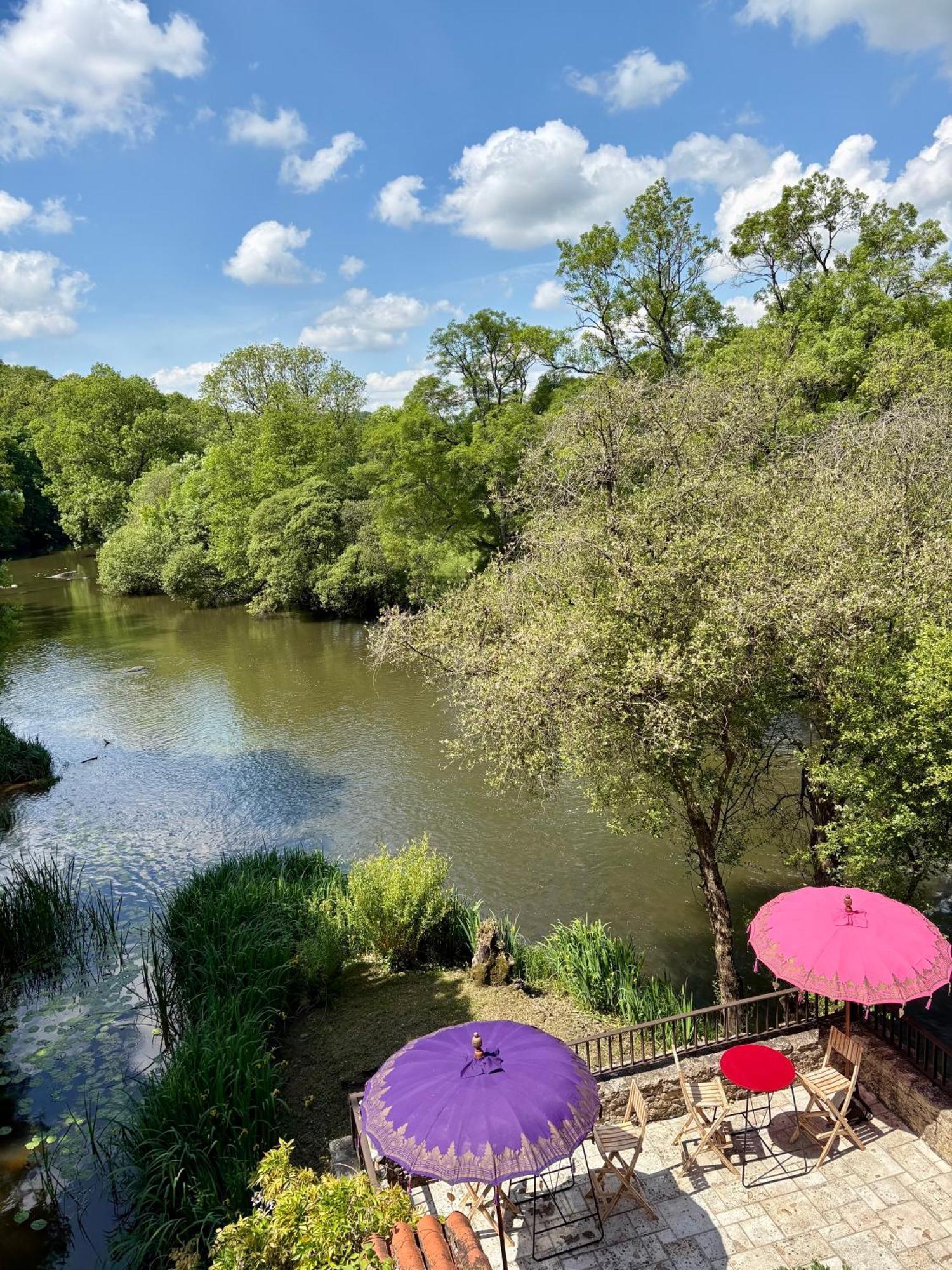 Le Moulin Du Guy, Proche Du Puy Dufou Acomodação com café da manhã Chanverrie Exterior foto