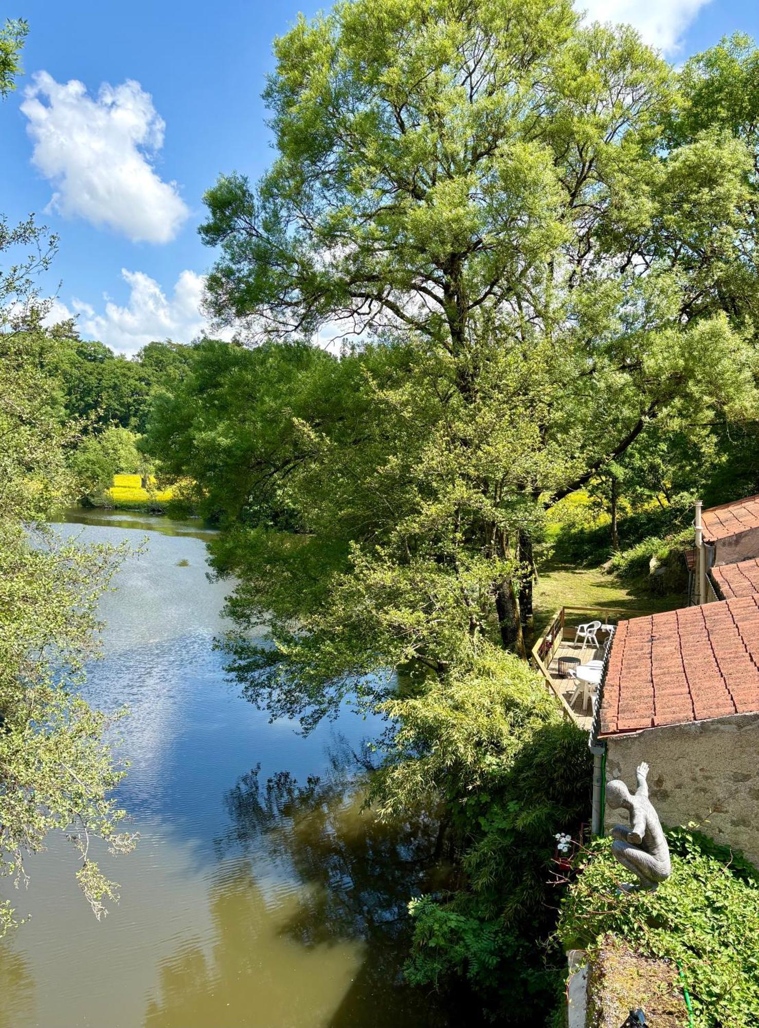 Le Moulin Du Guy, Proche Du Puy Dufou Acomodação com café da manhã Chanverrie Exterior foto