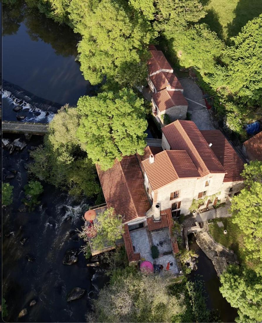 Le Moulin Du Guy, Proche Du Puy Dufou Acomodação com café da manhã Chanverrie Exterior foto